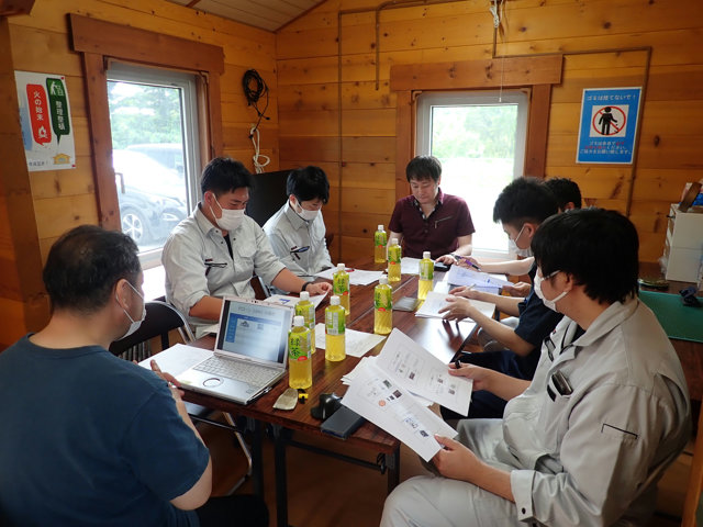当別町ドローン練習場で講習中